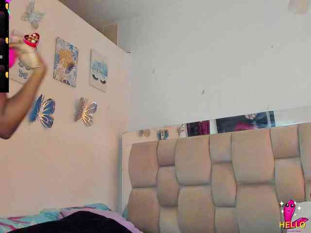 ElaraQuinn webcam