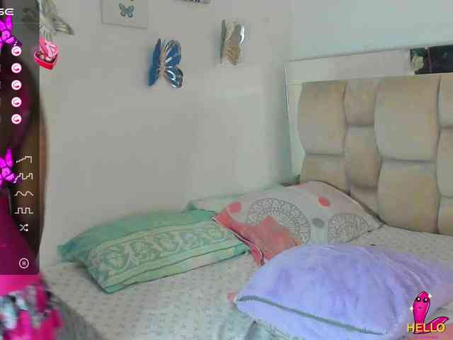 ElaraQuinn webcam