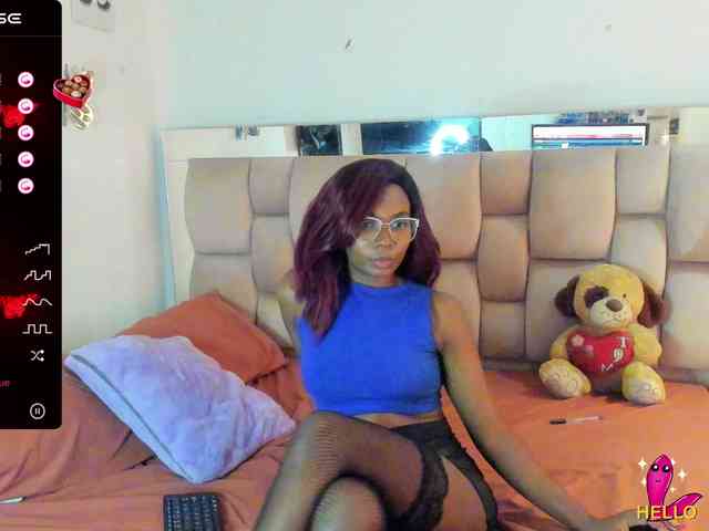 ElaraQuinn webcam