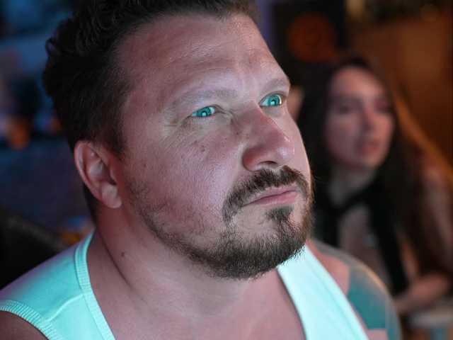 SnakeTina's BongaCams show and profile