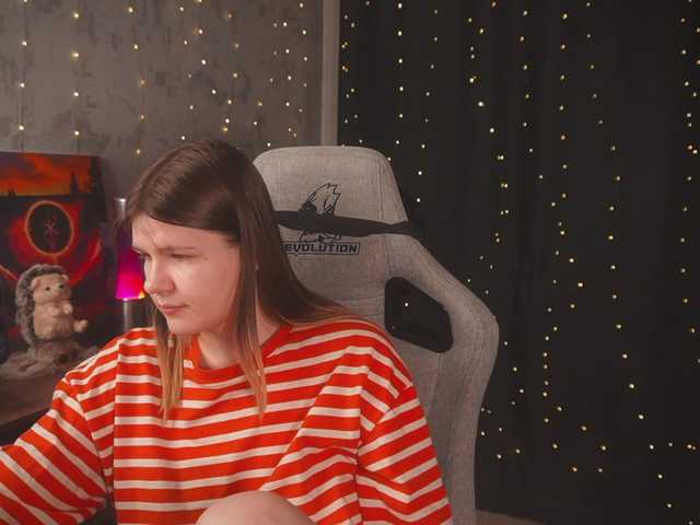 cutesoneckaaa — Heeey! Glad to see you in my room. Lovens works from 2 tokens, favorite vibrations: 50, 111, 999 - use them more often to please my pussy! I kiss you on both cheeks.