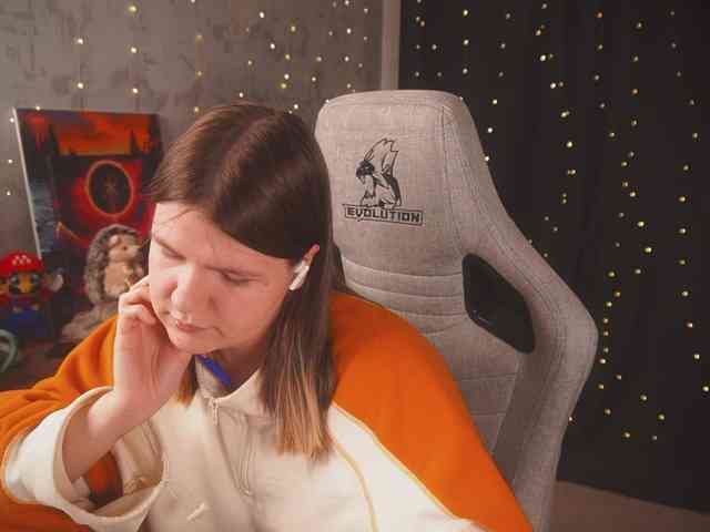 cutesoneckaaa webcam