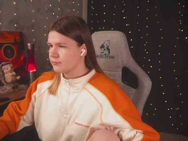 cutesoneckaaa webcam