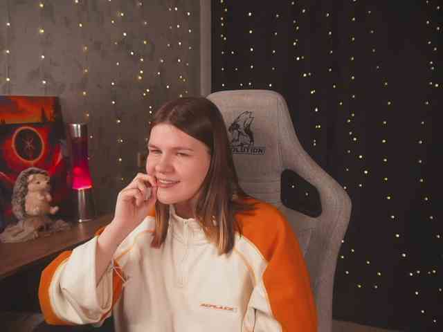 cutesoneckaaa webcam