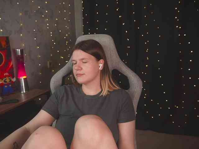 cutesoneckaaa webcam