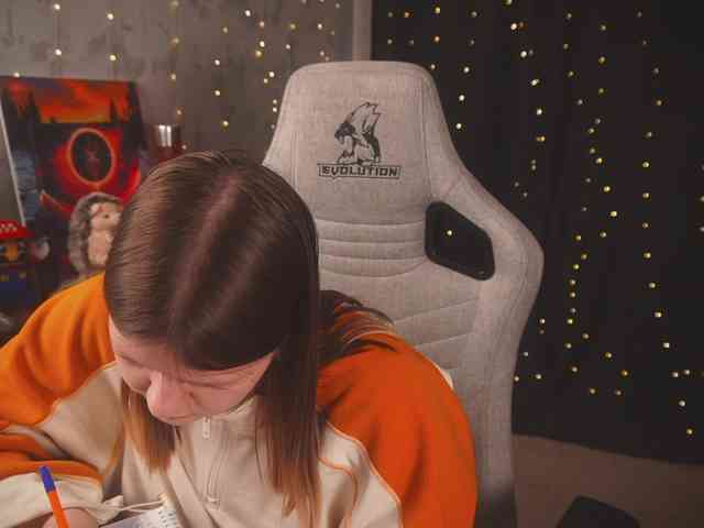 cutesoneckaaa webcam