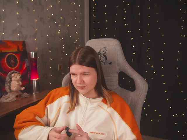 cutesoneckaaa webcam