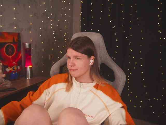 cutesoneckaaa webcam