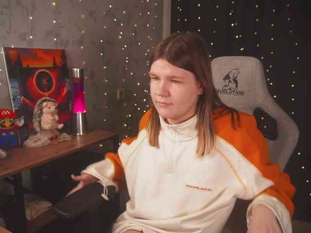 cutesoneckaaa webcam