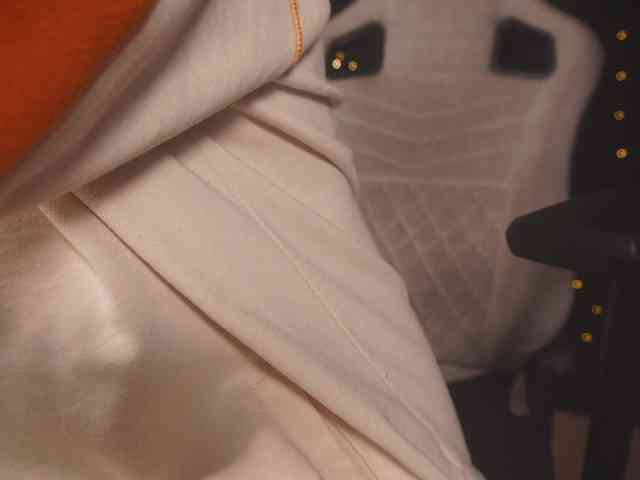 cutesoneckaaa webcam