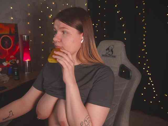 cutesoneckaaa webcam