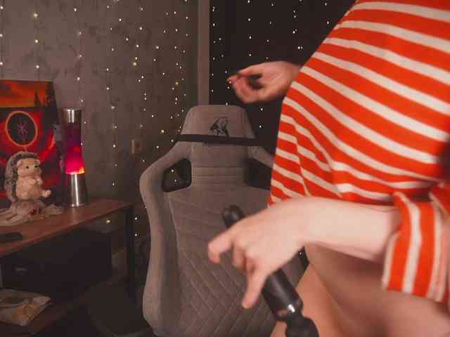 cutesoneckaaa webcam