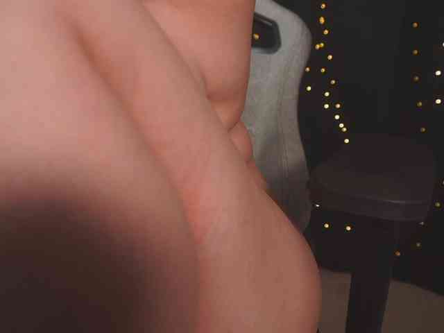 cutesoneckaaa webcam