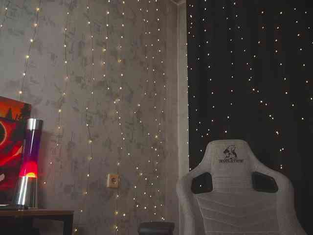 cutesoneckaaa webcam