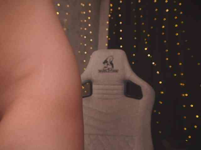 cutesoneckaaa webcam