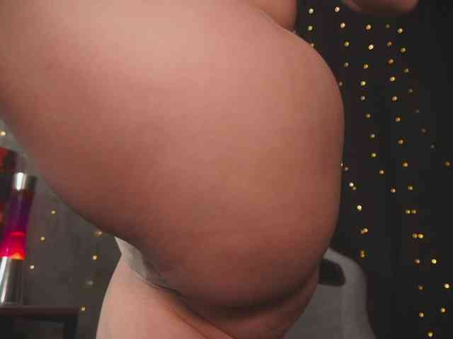 cutesoneckaaa webcam