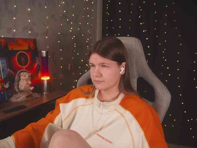 cutesoneckaaa webcam