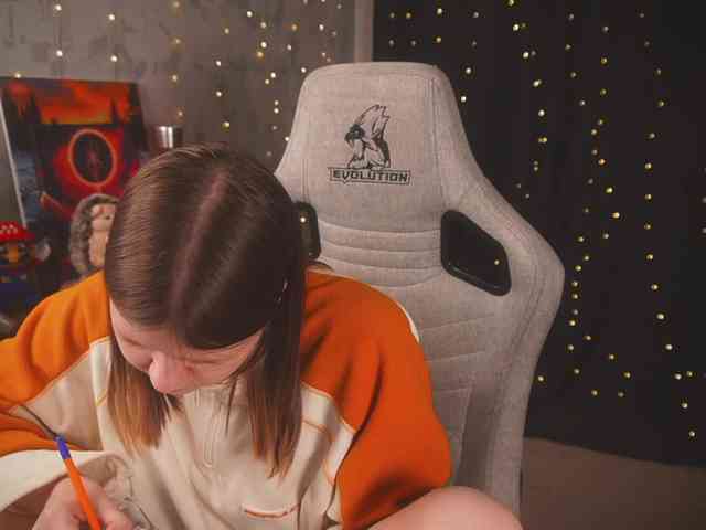 cutesoneckaaa webcam