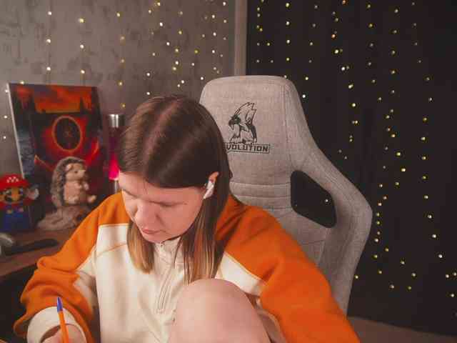 cutesoneckaaa webcam