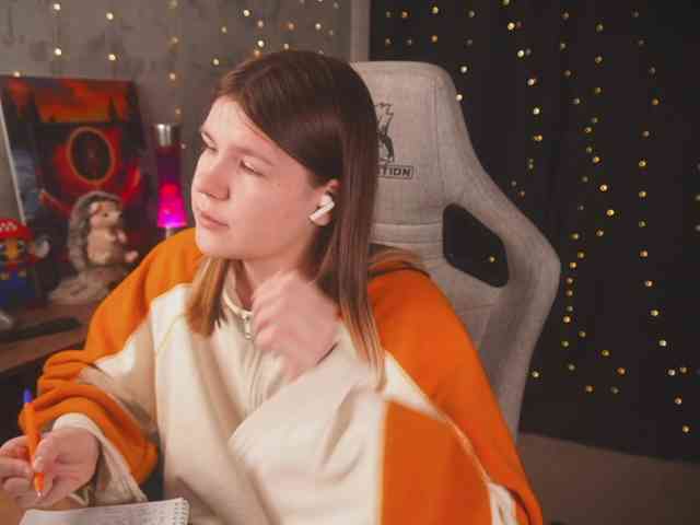 cutesoneckaaa webcam