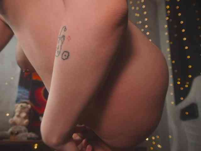 cutesoneckaaa webcam