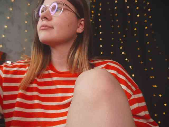 cutesoneckaaa webcam