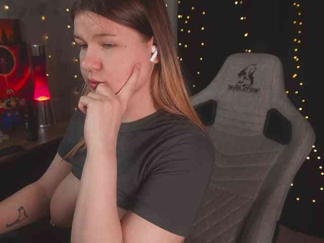 cutesoneckaaa webcam
