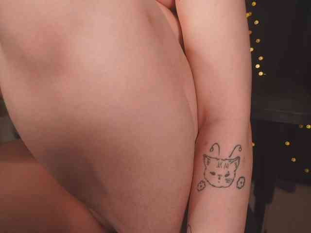 cutesoneckaaa webcam