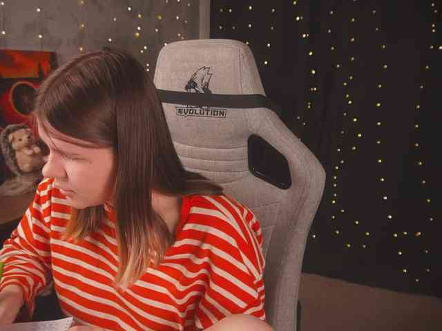 cutesoneckaaa webcam