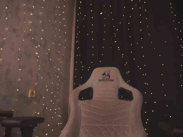 cutesoneckaaa webcam