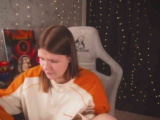 cutesoneckaaa webcam