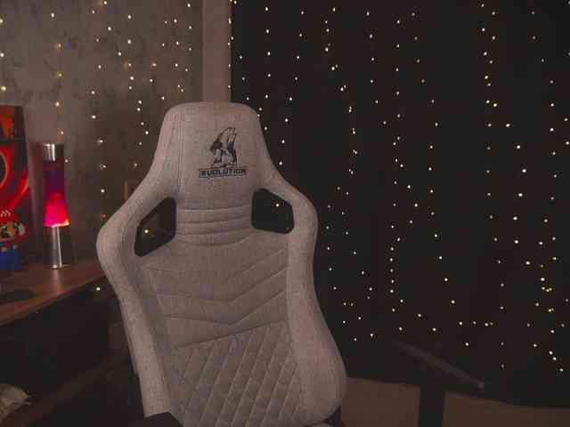 cutesoneckaaa webcam