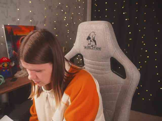 cutesoneckaaa webcam