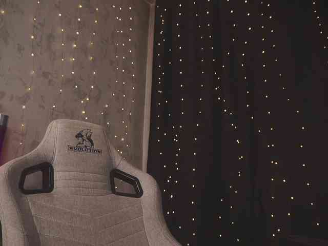 cutesoneckaaa webcam