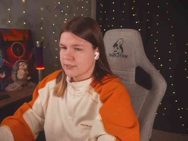 cutesoneckaaa webcam