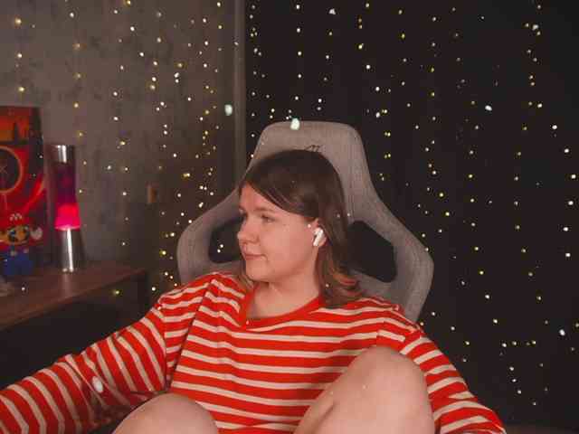 cutesoneckaaa webcam