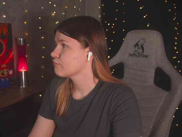 cutesoneckaaa webcam