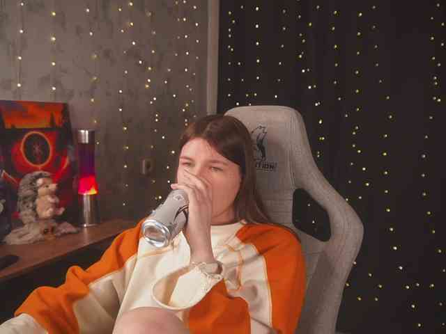 cutesoneckaaa webcam