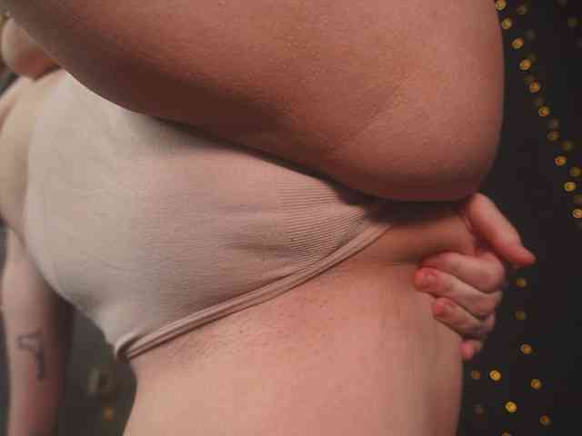 cutesoneckaaa webcam