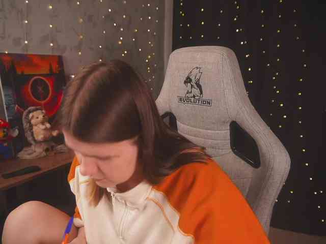 cutesoneckaaa webcam