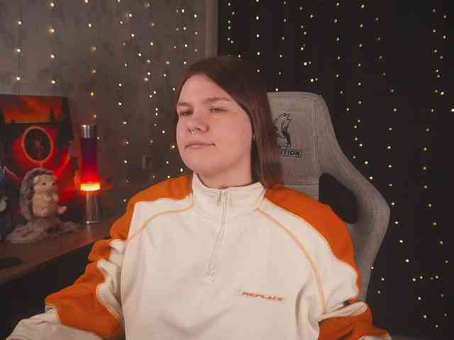 cutesoneckaaa webcam