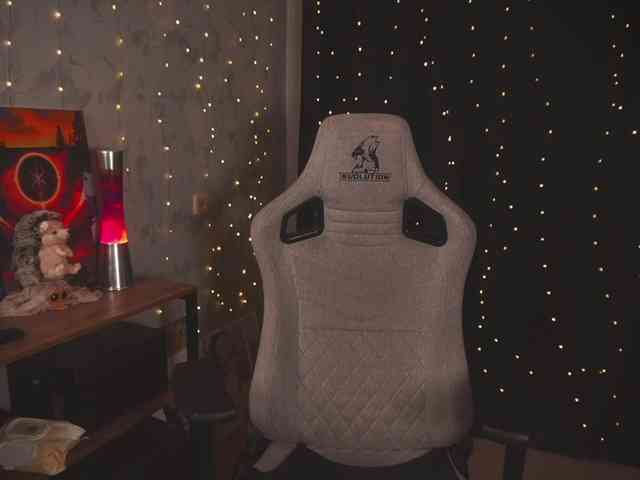 cutesoneckaaa webcam