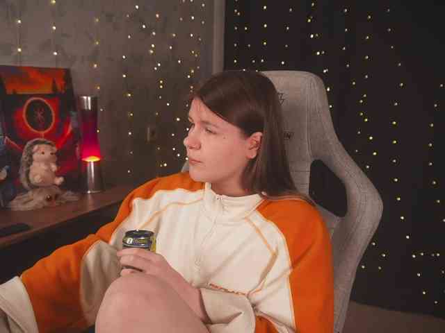 cutesoneckaaa webcam