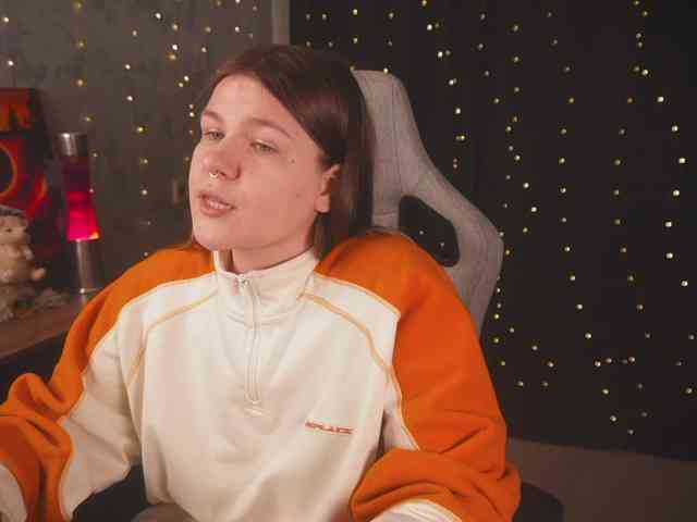 cutesoneckaaa webcam