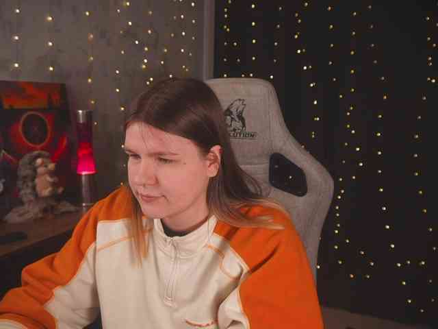 cutesoneckaaa webcam