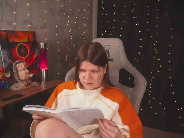 cutesoneckaaa webcam