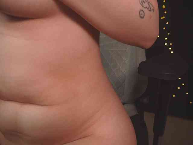 cutesoneckaaa webcam