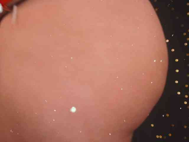 cutesoneckaaa webcam