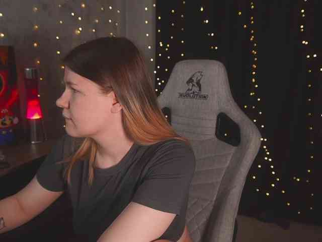 cutesoneckaaa webcam