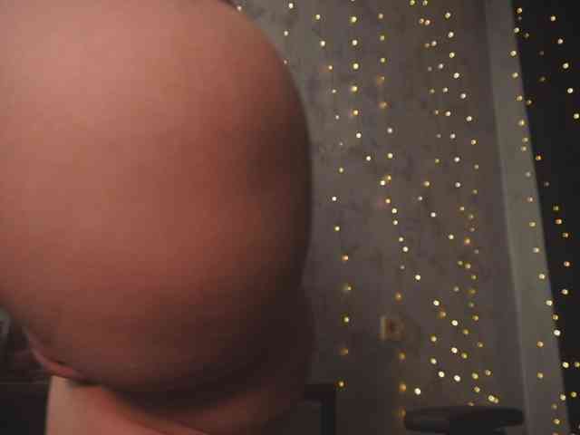 cutesoneckaaa webcam
